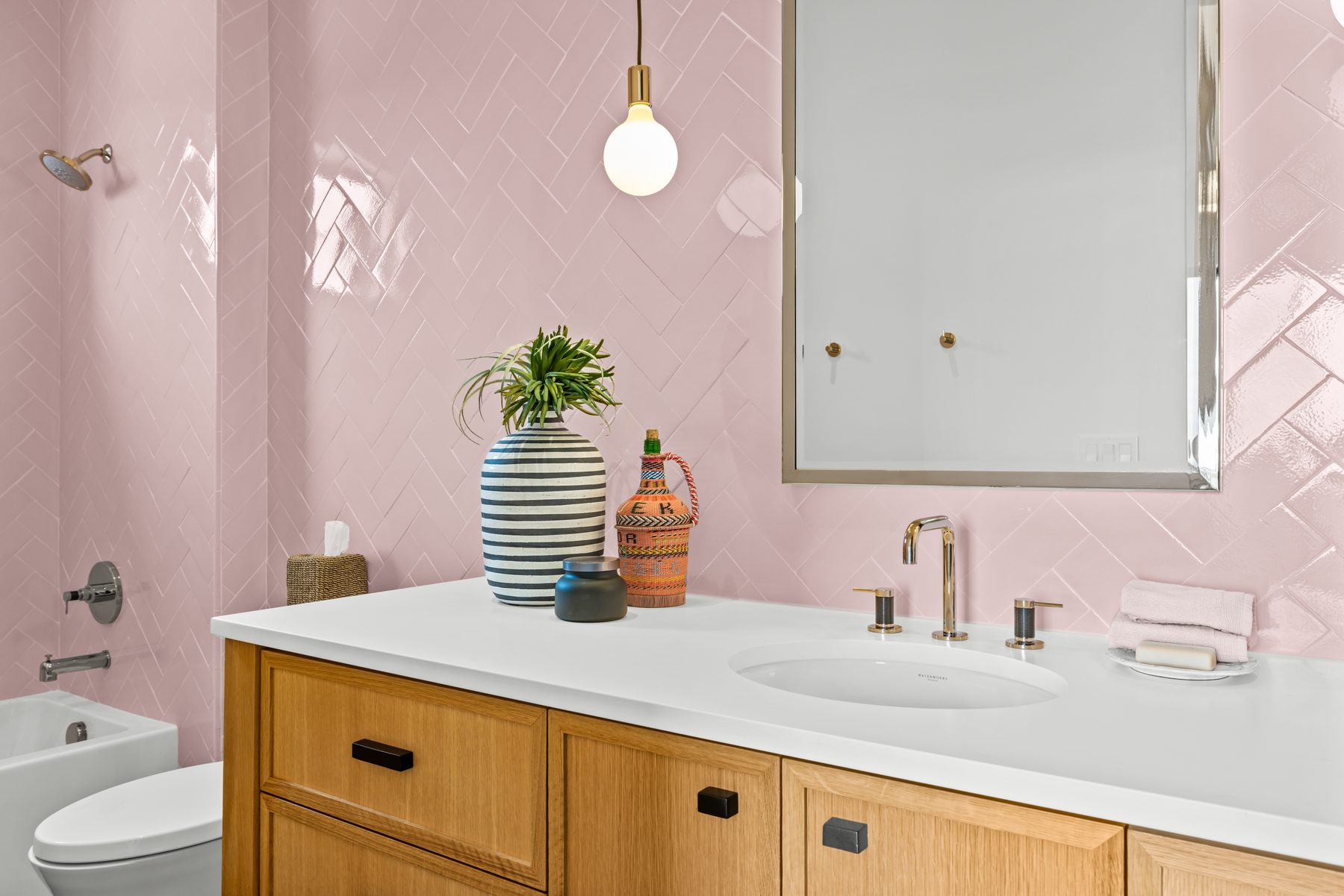 Pink bath